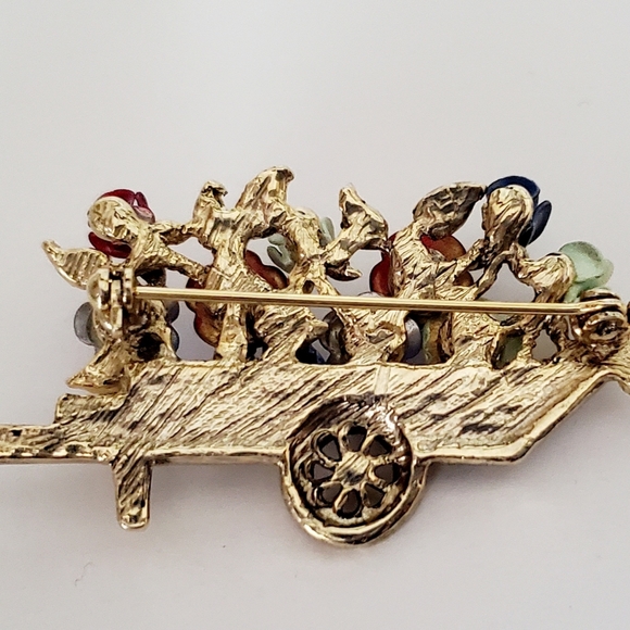 COPY - Retro cart full of roses brooch/ pin - Picture 3 of 3